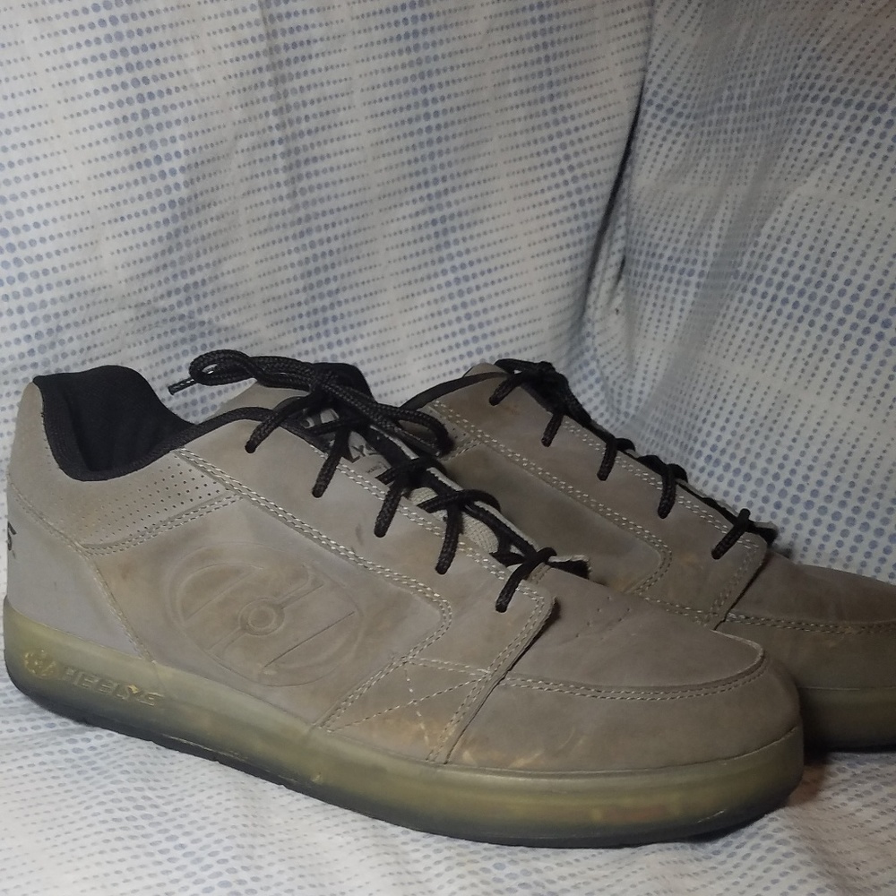 Light up Heelys size 9